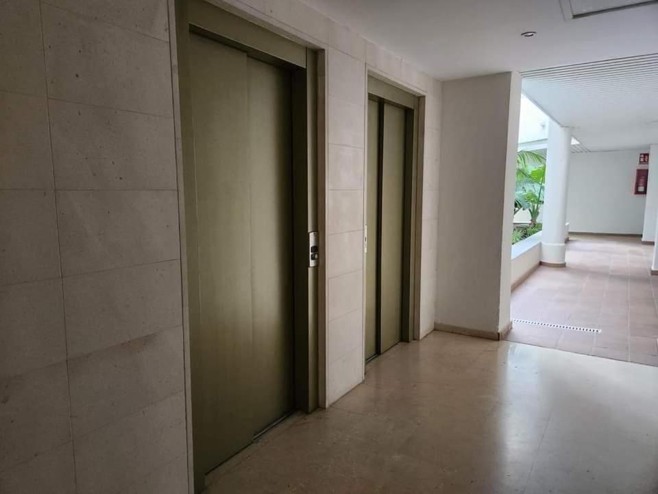 Apartment Beachfront Accommodation Estepona Extérieur photo