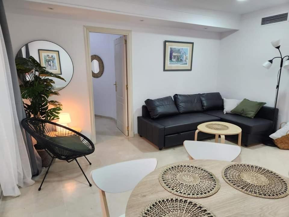 Apartment Beachfront Accommodation Estepona Extérieur photo