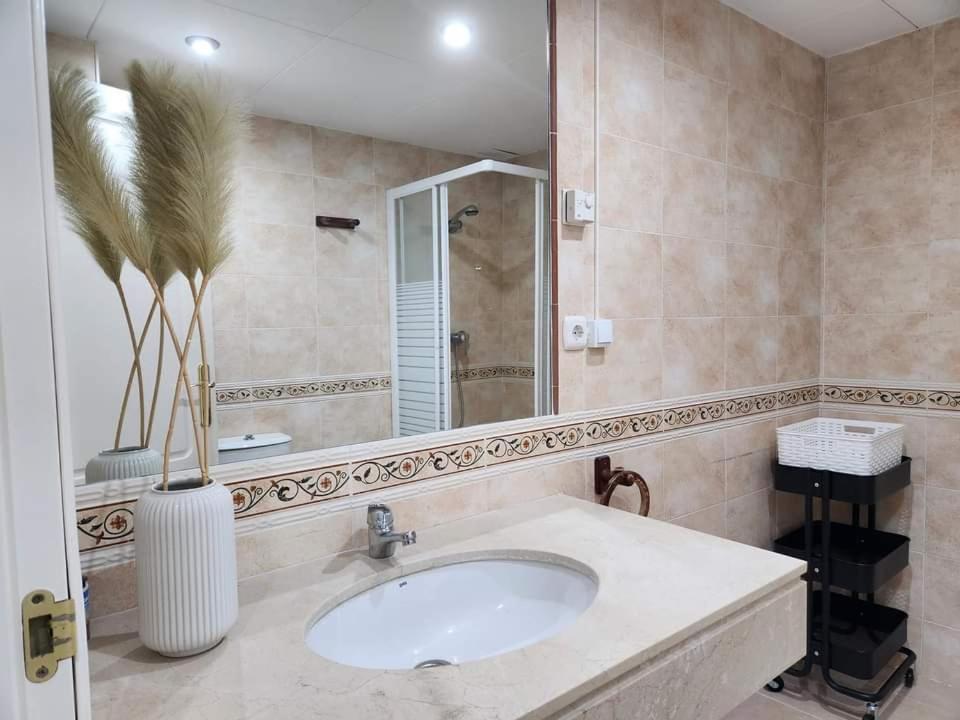 Apartment Beachfront Accommodation Estepona Extérieur photo