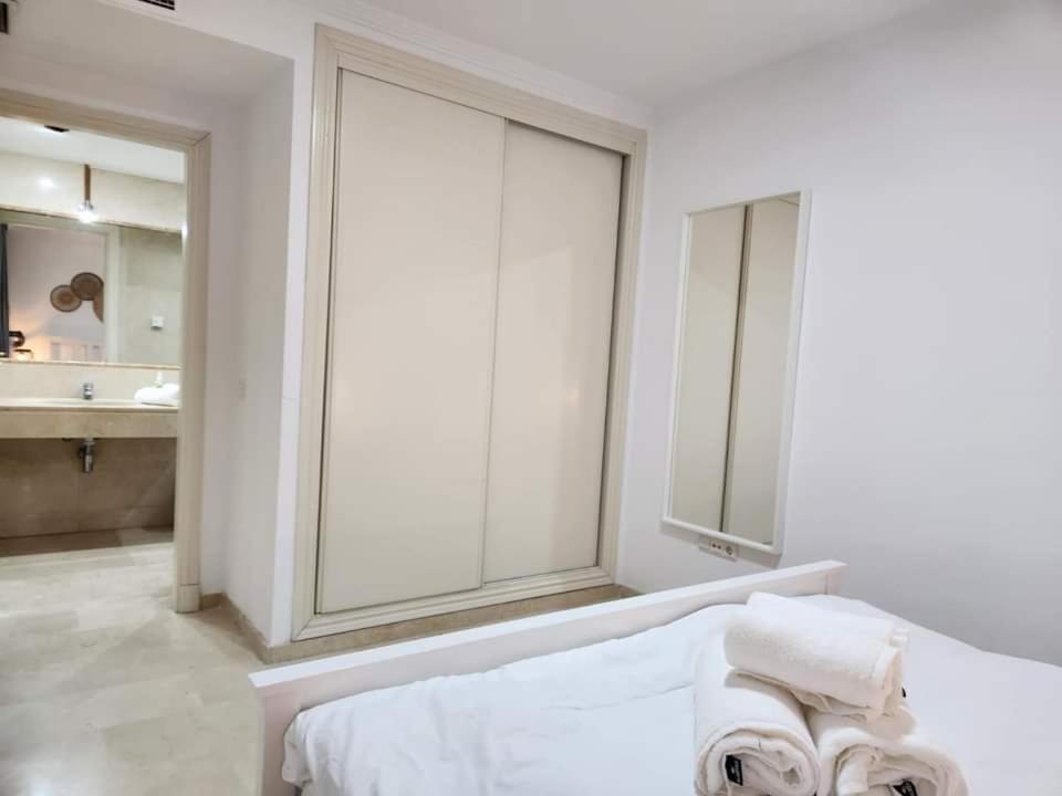 Apartment Beachfront Accommodation Estepona Extérieur photo