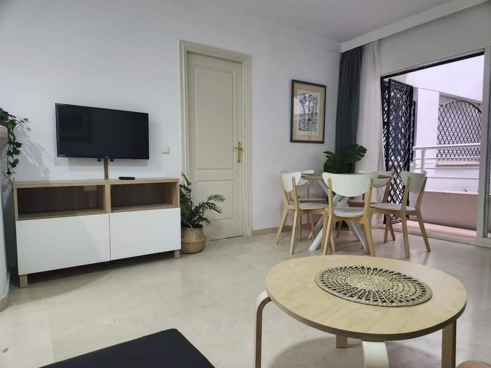 Apartment Beachfront Accommodation Estepona Extérieur photo